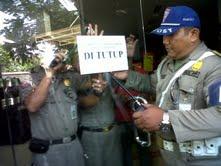 Satpol PP Mojokerto Segel Minimarket