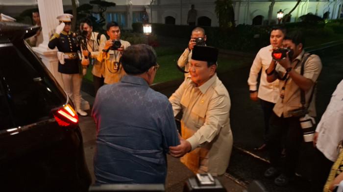 Presiden Keenam Soesilo Bambang Yudhoyono (SBY) tiba di Istana Kepresidenan Jakarta, pada Selasa, (3/3/2026).