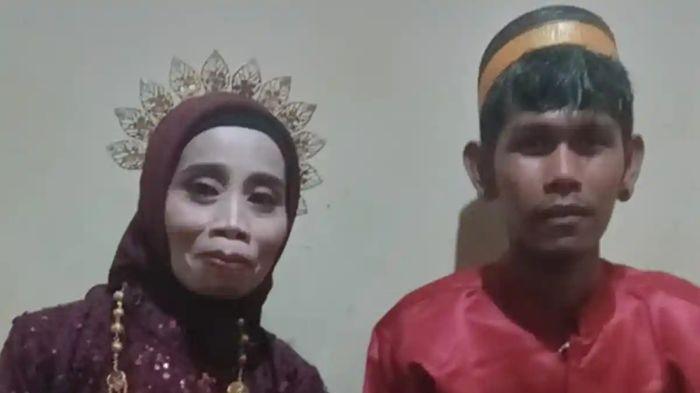 PERNIKAHAN VIRAL - Foto Merfina bersama suaminya usai akad nikah yang diterima Tribun-Timur.com, Jumat (1/5/2026). Merfina yang berusia 45 tahun menjalani pernikahan ke-15 bersama pemuda berusia 22 tahun. Pernikahan itu terjadi di Kabupaten Bone, Sulawesi Selatan.