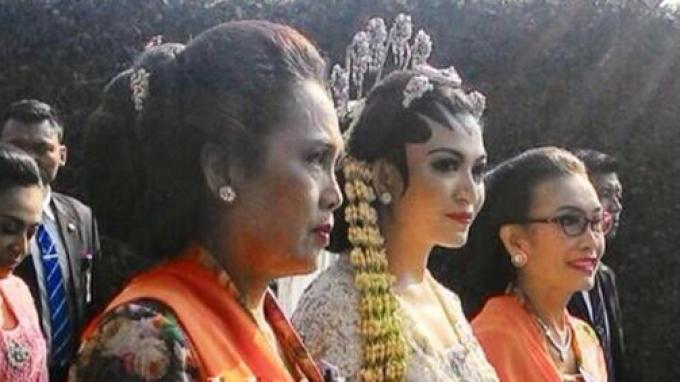 Cantiknya Selvi Ananda Berkebaya Putih