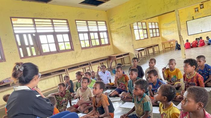 Semangat Guru Diana, Nyalakan Asa Siswa di Pedalaman Papua, Kolaborasi Jadi Kunci