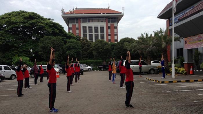 Instruktur Profesional Senam dan Cantik Segarkan Karyawan Imigrasi Soekarno-Hatta