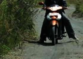 Tukang Ojek Perkosa Seorang Nenek di Kebun Sampai Pingsan