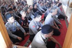Polres Jombang Salat Gaib untuk Korban AirAsia