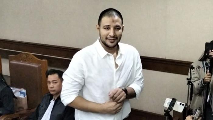 SIDANG LANGSUNG - Ammar Zoni hadir secara langsung di sidang kasus narkoba di Pengadilan Negeri Jakarta Pusat.