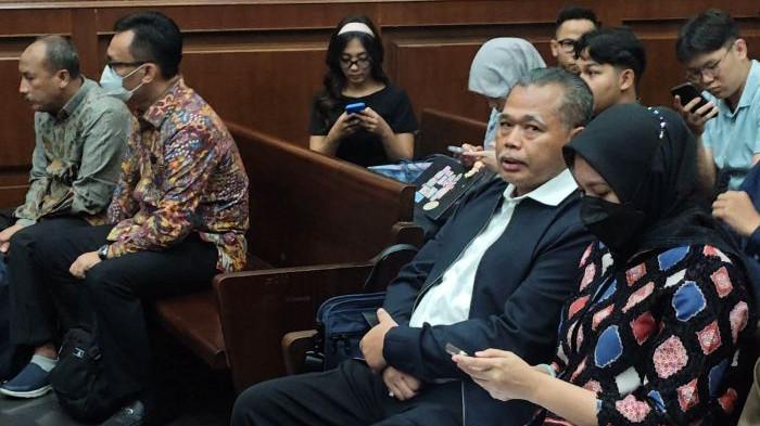 Sidang Kasus Suap Hakim, Istri Hakim Nonaktif Djuyamto Jadi Saksi di  Persidangan - TribunNews.com