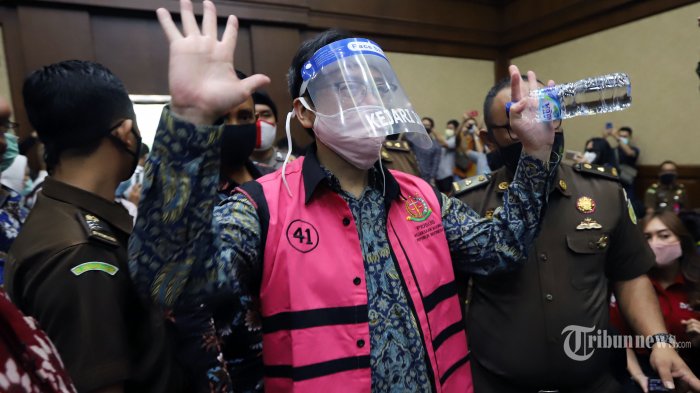 BREAKING NEWS: Mantan Dirut Asuransi Jiwasraya Hendrisman Rahim Divonis Seumur Hidup