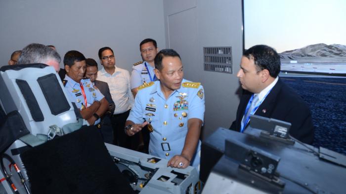 Kasau Kunjungi Stan F-16 Block 72 Viper di Indo Defence