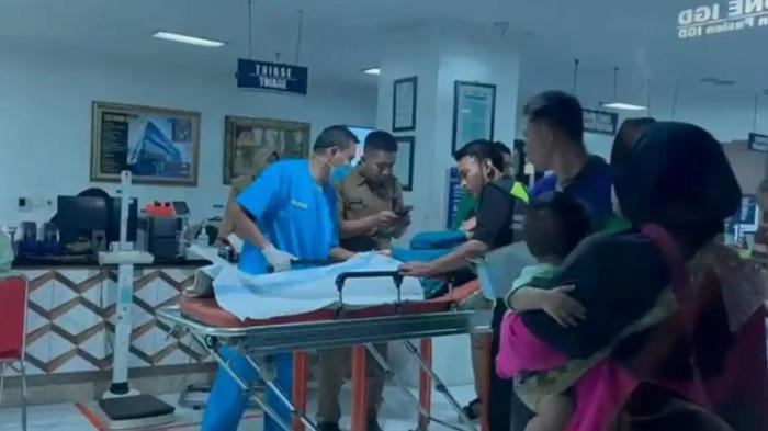 KERACUANAN- Ratusan orang siswa diduga mengalami keracunan MBG sedang ditangani di RSUD Sidoarjo, Selasa (1/9/2026) malam.