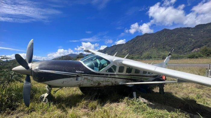 Pesawat Smart Air dengan registrasi PK-SNI mengalami crash landing atau tergelincir saat mendarat di Bandara Bilorai, Kampung Bilogai, Kabupaten Intan Jaya, Papua Tengah, Jumat (21/7/2023).