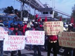 Upah Belum Dibayar Sejak 2010, Buruh Demo PT PG