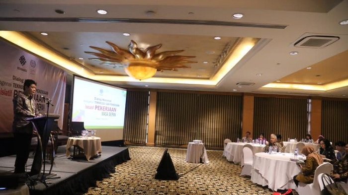 Perlu Inisiatif Stakeholder Untuk Mengantisipasi Transformasi Dunia Kerja - staf-ahli-kemnaker-bidang-kerjasama-luar-negeri-abdul-wahab-bangkona_20170417_193421.jpg