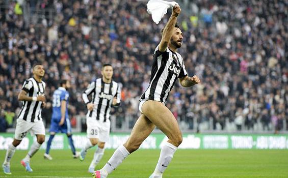 Deretan Selebrasi Buka Celana ala Mirko Vucinic