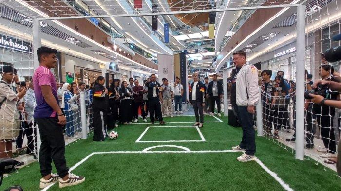 Striker Timnas Indonesia Ramadhan Sananta Ikut Sambut Perayaan Piala Eropa 2024 di PIM 3