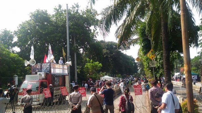 Masuk Sidang ke-10, Massa Anti Ahok Berkurang