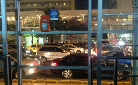 Waspada Copet ala Pegawai Kantoran di Halte Transjakarta