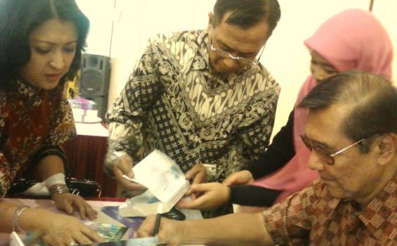 Salim Said Sibuk Merayu Orang Tulis Memoir