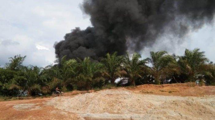 Satu Orang Dikabarkan Sekarat Dampak Sumur Minyak Ilegal di Bungku Kembali Terbakar