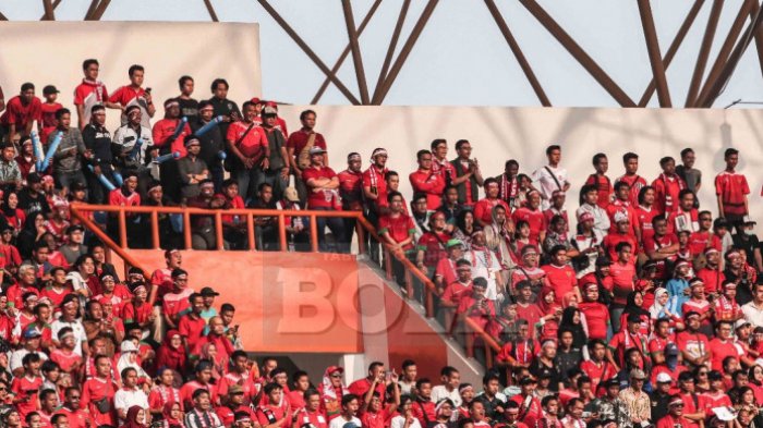 Bola Pemain Uni Emirat Arab Membuat Volunteer Asian Games 2018 Pingsan