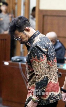 Terdakwa kasus dugaan pemerasan dan gratifikasi di Kementerian Pertanian Syahrul Yasin Limpo, Muhammad Hatta dan Kasdi Subagyono menjalani sidang putusan di Pengadilan Tipikor, Jakarta, Kamis (11/7/2024). Syahrul Yasin Limpo divonis 10 tahun penjara dengan denda sebesar Rp 300 juta subsider pidana kurungan selama 4 bulan dan terdakwa Muhammad Hatta serta Kasdi Subagyono divonis 4 tahun penjara. TRIBUNNEWS/IRWAN RISMAWAN