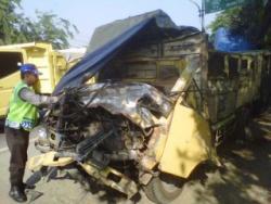 Tabrakan Beruntun, Kernet Truk Tewas Tergencet