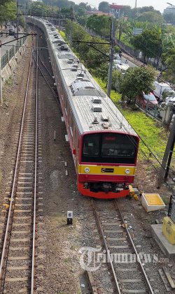 KA Tegal Bahari Dievakuasi, Perjalanan KRL Kembali Normal