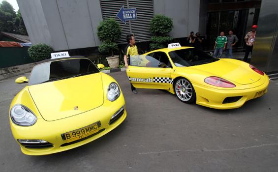 Pengelola Taksi Porsche dan Ferarri Diamankan Dishub