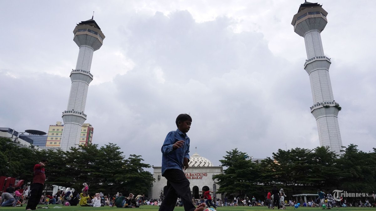 Prakiraan Cuaca Kota Bandung, Kamis 16 Oktober 2025: Siang hingga Malam Diprediksi Hujan Ringan