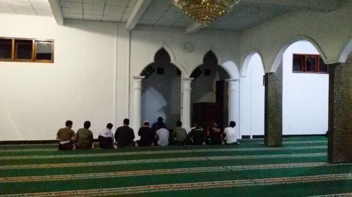 Salat Tarawih Kedua di Masjid Setda Garut Berjumlah 13 Jemaah