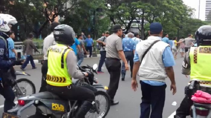 Dua Video Pengeroyokan Sopir Taksi dan Ojek Online Ini Jadi Viral di Twitter
