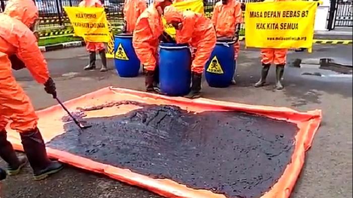 Negara Gagal Tindak Pembuang Limbah Beracun di Sungai Cikijing