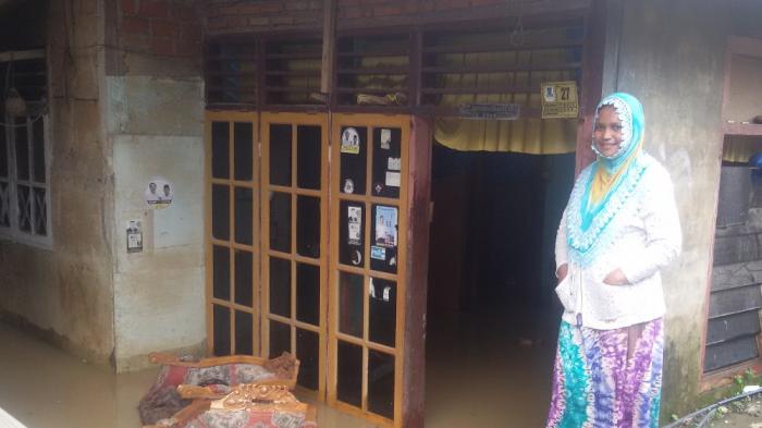 Tanggul Jebol, Air dan Lumpur Masuk Rumah Warga