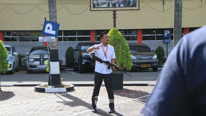 Polri Sebut Tak Ditemukan Benda Mencurigakan di Mobil Penyerang Polda Riau
