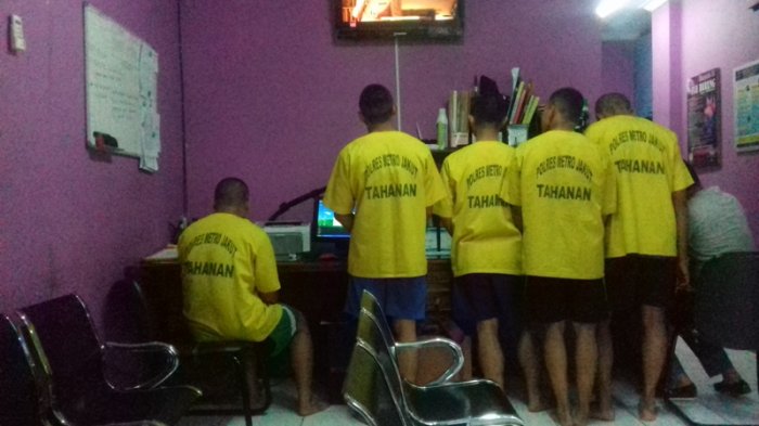 Diduga Gunakan Narkoba, Kelima Tersangka Jalani Pemeriksaan Tes Urin