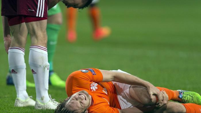 Menepi Enam Pekan, Daley Blind Terpukul