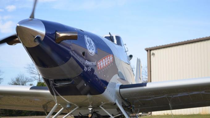 BREAKING NEWS: Pesawat Carter Jatuh di Laut Manado