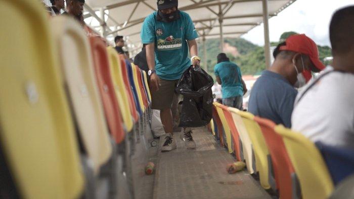 Mandalika Wonderful Ride Bersih-bersih Area Tribun dan Toilet Sirkuit MotoGP
