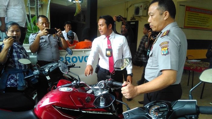 Pelaku Curanmor Melawan dan Berusaha Tabrak Polisi