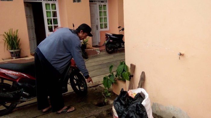 Petugas Kebersihan Kaget Temukan Janin Tergeletak di Dalam Parit Dekat Rumah Kos