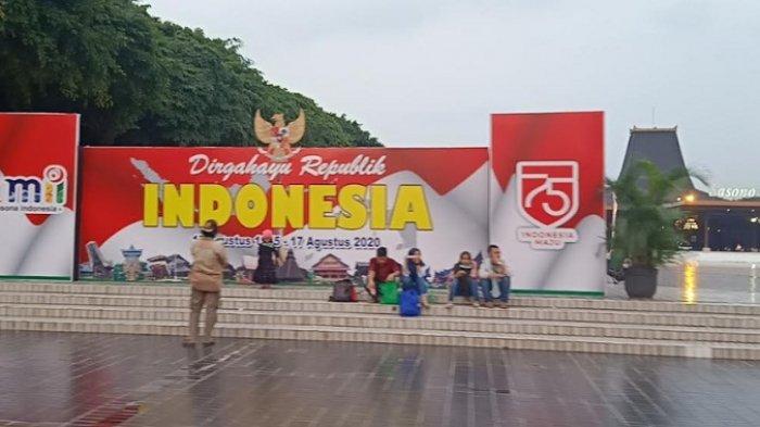 Suasana TMII Jelang HUT ke-75 RI