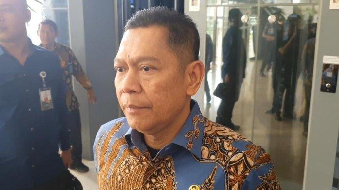 REVISI UU TNI - Wakil Ketua DPR RI Adies Kadir saat ditemui awak media di Gedung Nusantara II, Kompleks Parlemen, Senayan, Jakarta, Rabu (12/3/2025). Adies meyakini kalau pembahasan RUU TNI tidak akan rampung dibahas sebelum reses lebaran DPR RI. [Rizki Sandi Saputra]