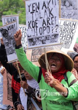 Ribuan Warga Pati Demo Tolak Pabrik Semen Baca Asmaul Husna