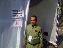 Pakde Karwo Nyoblos di TPS 26 Manyar Sabrangan