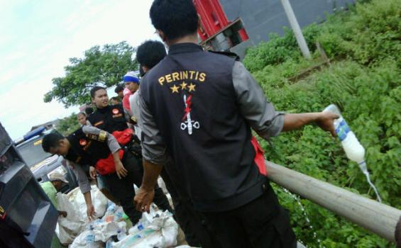 Polisi Sita 220 Liter Tuak