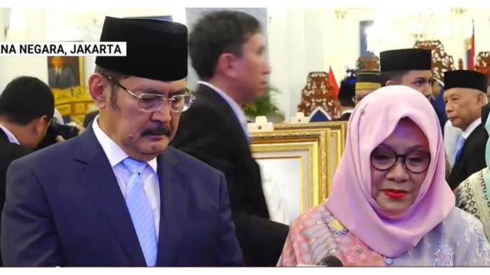 GELAR PAHLAWAN SOEHARTO - Dalam foto: Putri sulung mendiang Mantan Presiden RI Soeharto, Siti Hardiyanti Rukmana alias Tutut Soeharto bersama sang adik, Bambang Trihatmodjo, saat acara penganugerahan gelar pahlawan nasional di Istana Negara, Jakarta, dalam peringatan Hari Pahlawan yang jatuh pada Senin (10/11/2025) hari ini.