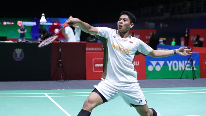KALAH DI PEREMPAT FINAL - Pebulutangkis tunggal putra muda Indonesia, Moh Zaki Ubaidillah atau yang akrab disapa Ubed, gagal melangkah ke semifinal usai takluk dari unggulan ketiga asal Prancis, Christo Popov, pada babak perempat final dengan  21-23, 19-21 di Axiata Arena, Kuala Lumpur, Jumat (22/5/2026). dok: PBSI