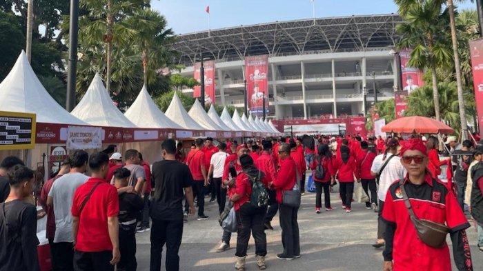 Kader PDIP Serbu Booth UMKM dan Kuliner di Acara Puncak Bulan Bung Karno 2023 di GBK