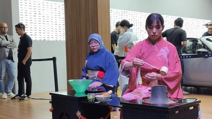upacara-minum-teh-mazda.jpg