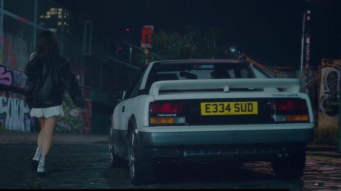 Toyota MR2, Sportcar Mejeng di Video Klip Jennie Solo