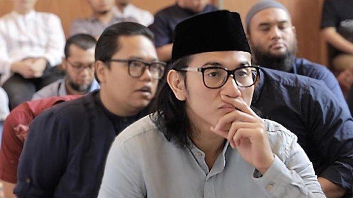 Vino G Bastian Rajin Belajar Bahasa Arab dan Gemukkan Badan Demi Perankan Buya Hamka